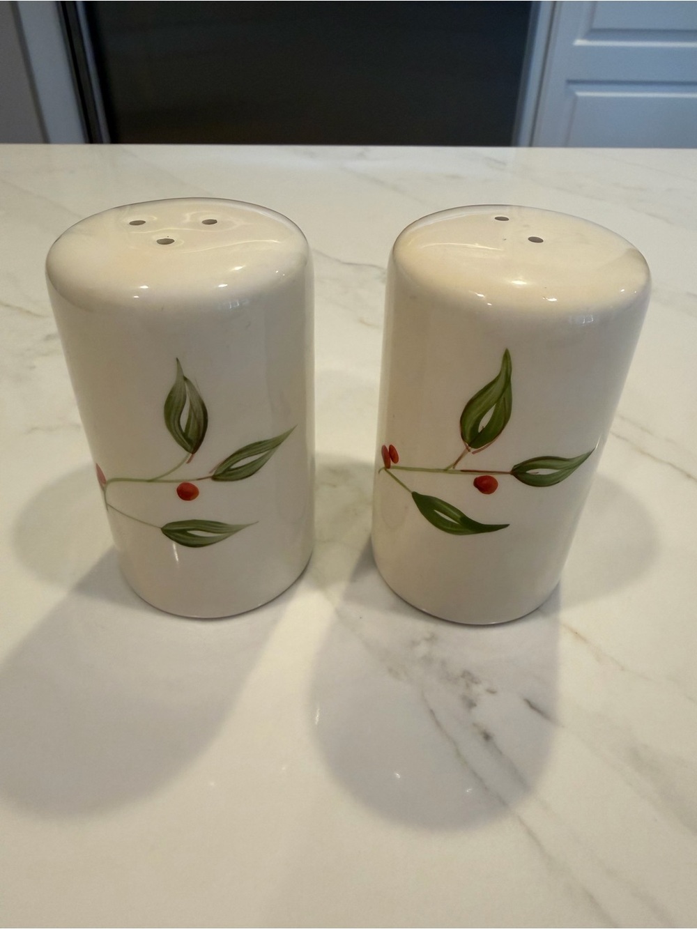 Winterberries Holiday Winter Ceramic Salt and Pepper Shakers 2004 with Stoppers